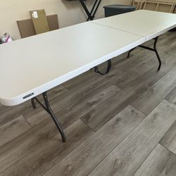 8’ Foldable table