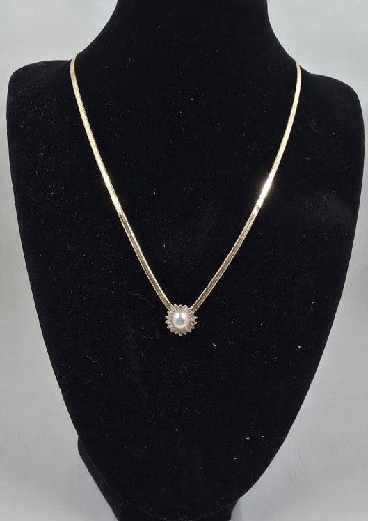 Pearl and Diamond Necklace 14 Karat gold, Culture Pearl and Diamonds, 7.4 grams๐