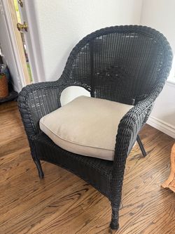 New Hampton bay Black Wicker Armchair with Cushion
