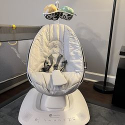 4moms MamaRoo Multi-Motion Baby Swing, Bluetooth Enabled with 5 Unique Motions, Grey