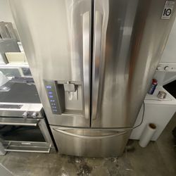 LG Refrigerator Working Good 