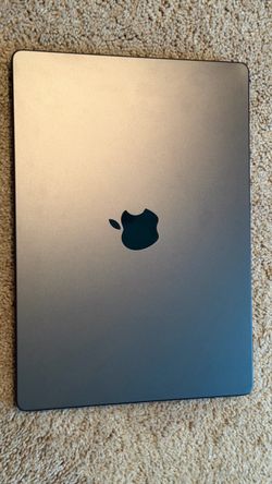 MacBook Pro M3 Pro 18 Ram 512 GB