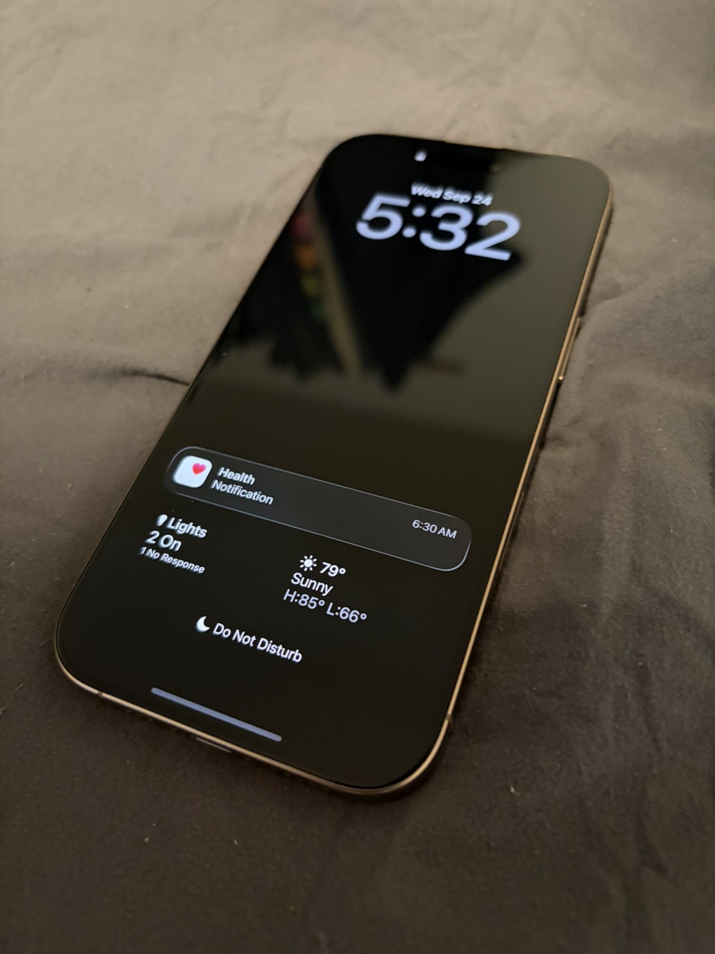 iPhone 16 Pro 512gb Gold Titanium - Mint Condition
