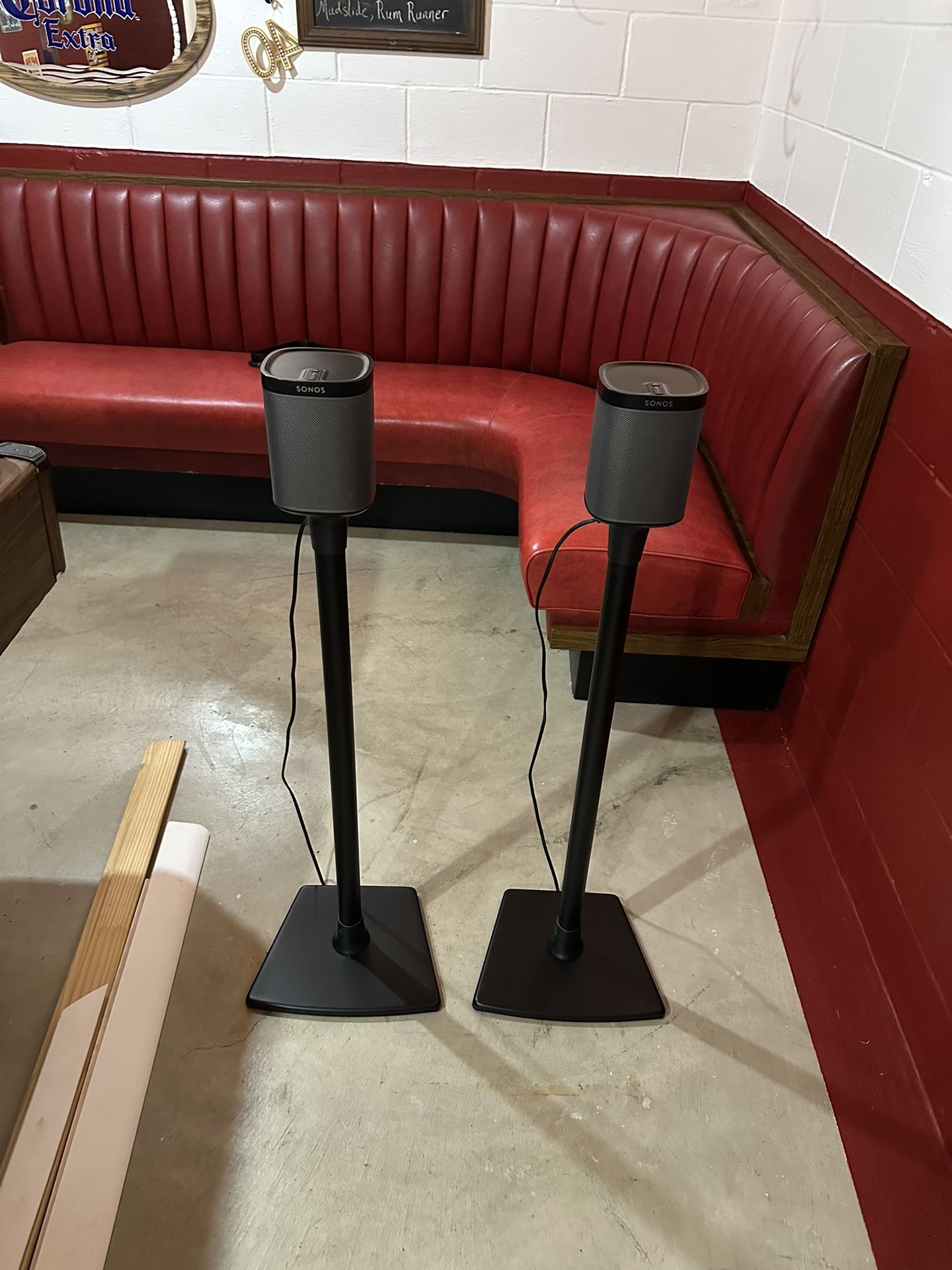 Sonos Play 1 And stands