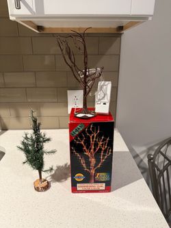 Lemax fibre optic shimmering oak tree and snow faux tree