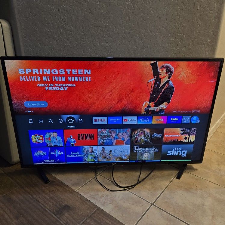 43" ONN 4K UHD LED TV With Remote And Manuel / NOT A SMART TV WILL NEED FIRESTICK OR ANTENNA 