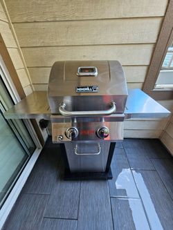 Used Great Condition - $200 - Nexgrill Evolution 2-Burner Propane BBQ in Stainless Steel with Infrared Technology.
No propane tank. Grill only