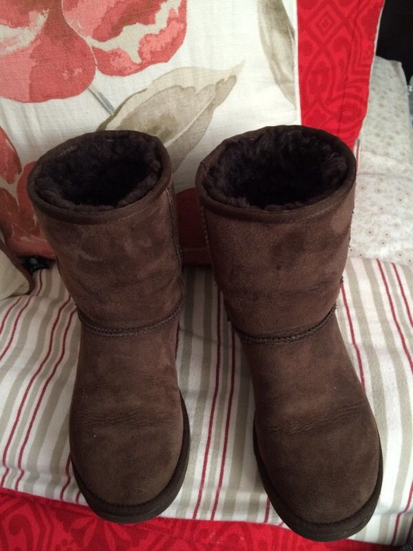 UGG brown women's size 5 good conditions!