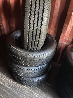 SET CONTINENTAL 265/70/17 SEMI NEW 95%TREAD LIFE $300 PRICE INCLUDE PROFESSIONAL INSTALLATION AND TAX