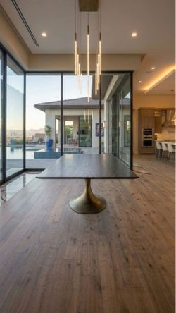 $5k Restoration Hardware Aero Dining Table 96”
