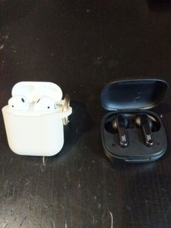Airpods & JBL Earbuds