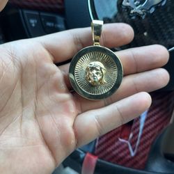 10kt Gold Jesus Pendant ‼️