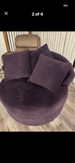 Plush Round Accent Chair w/ Pillows – Super Cozy