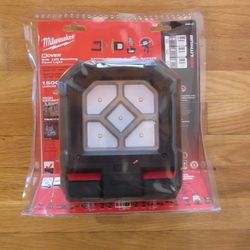 NEW MILWAUKEE 2365-20 M18 18V 1500 Lumens Lithium-Ion Cordless Rover LED Mounting Flood Light (Tool-Only)