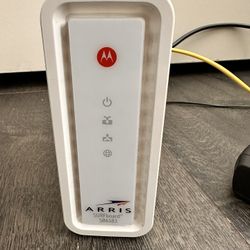 Arris SB6183 Cable Modem – Excellent Condition – Includes Cables