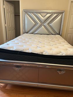 Queen size bed with mattress (Pick up only)