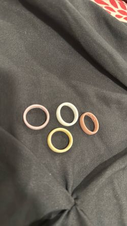 Women’s silicone wedding rings