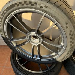 20/21" Porsche 911 Turbo S4 in Platinum Satin Staggered Wheels w/ Michelin Pilot Sport Four S Tires