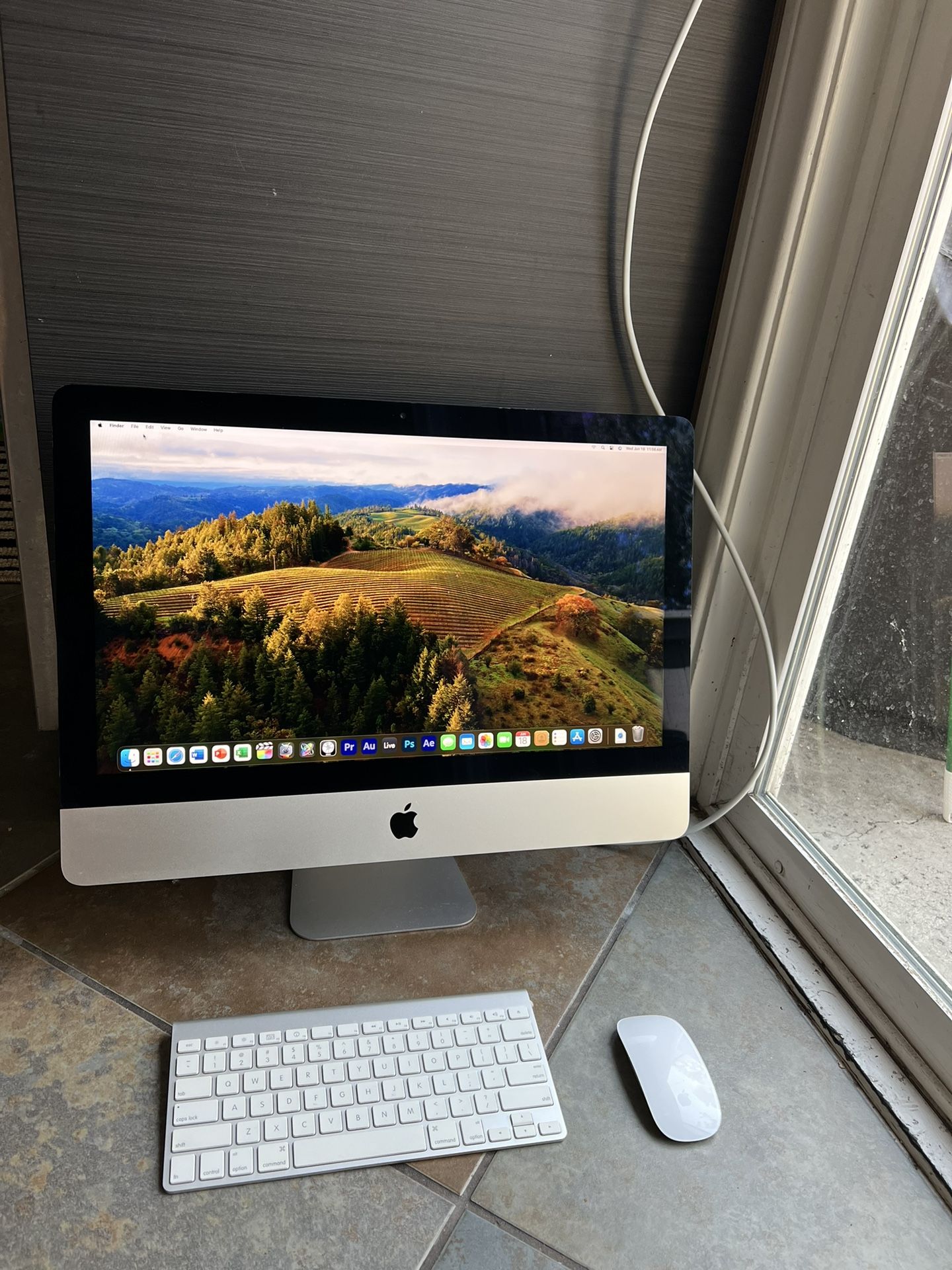🌟 Like New 21” iMac – LOADED w/ Pro Apps – i5 / 8GB / 256GB SSD – Irvine