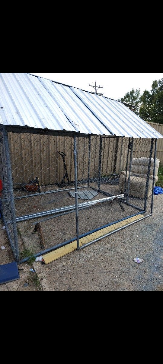 8x10 Dog Kennel With Cool Roof Tin Above.