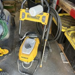 DeWalt DWPW2400 Electric Pressure Washer W/ Extras