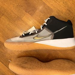 Nike Kyrie Flytrap IV 4 Men Size 15 Black Cool Grey White Gum CT1972-006
