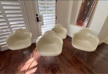 Set of 4 1960s Vintage Herman Miller EAMES DAR Fiberglass Shell Armchairs Original Family Ownership