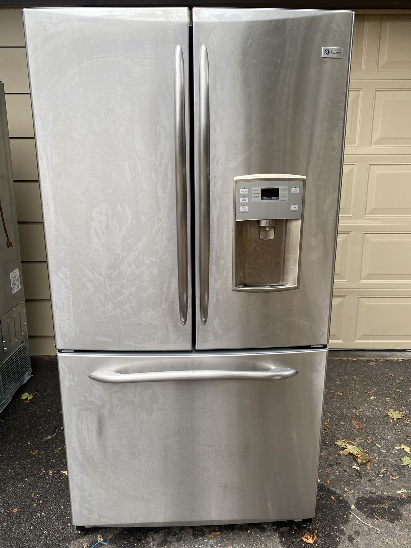 GE PROFILE Refrigerator