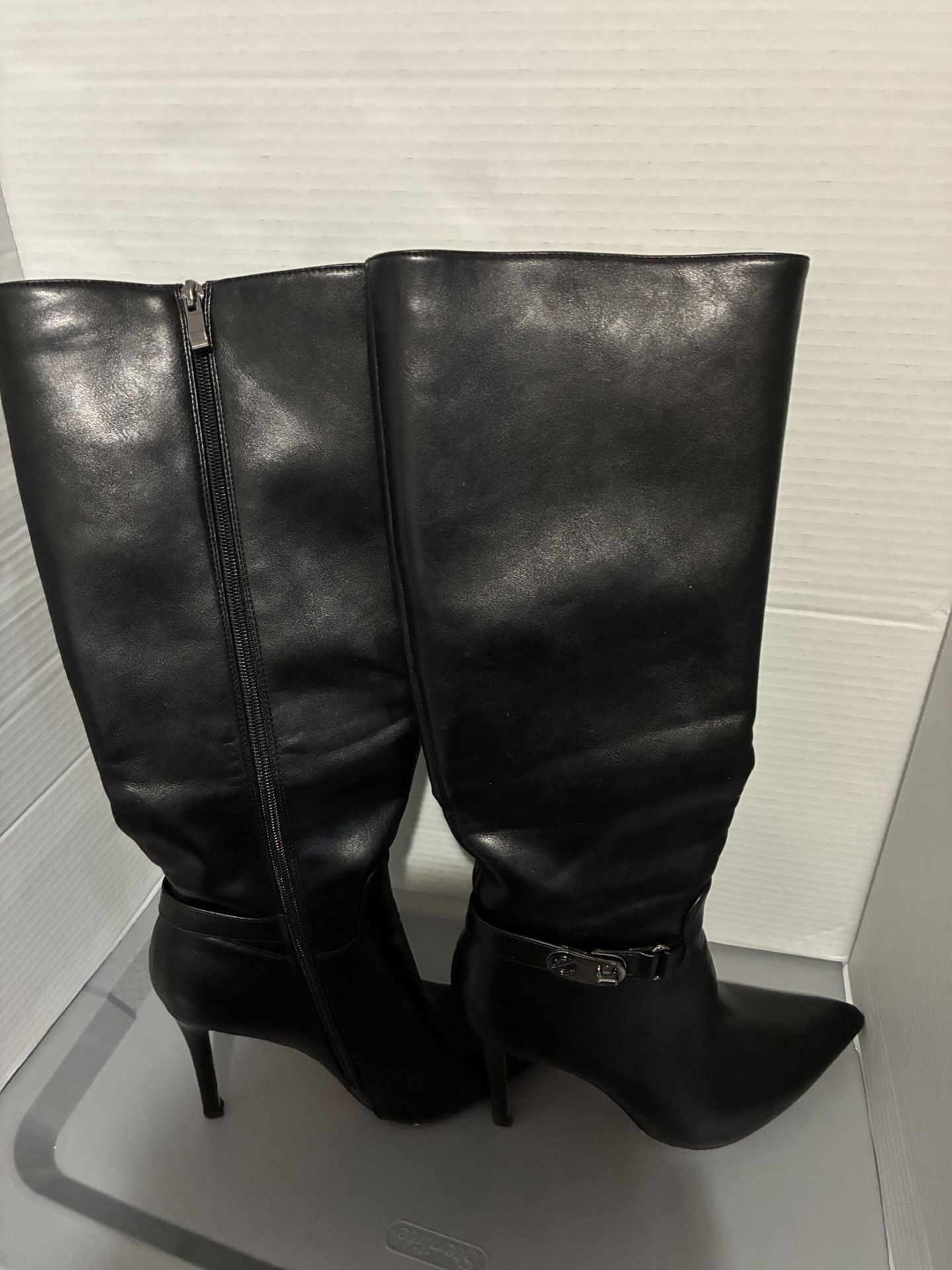 ******size 8******4” Heel***comfy.***