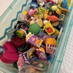 Lots of small collectible toys altogether $15 