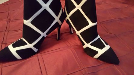 Via Spiga V-Cheerelle Black and Ivory suede/leather Bootie