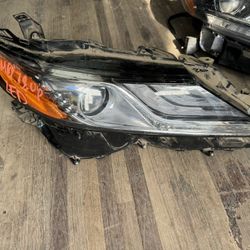 Right Headlights Toyota Carmry  2018/2021