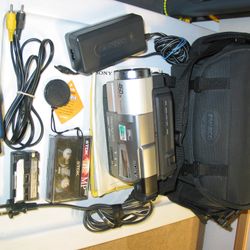 Sony Handycam CCD-TR818 Video8 Hi8 Video camcorder 8mm Tape Playback Camera w/NightShot