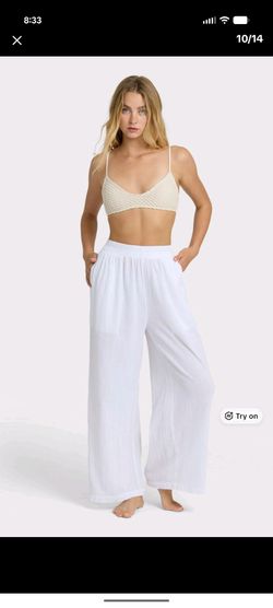 White bilabong pants. New medium large