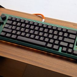 Vanguard65 VG65 - 65% Custom Fully Built Keyboard - Forest Green + GMK Terminal Keycaps