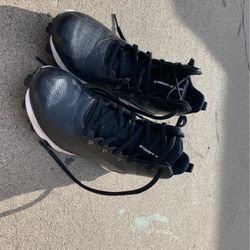 Under Armor Cletes