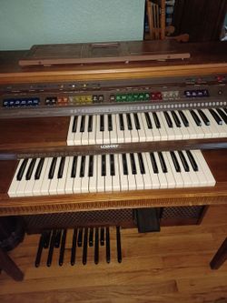 Lowrey Organ