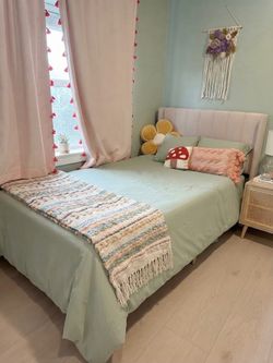 Girls twin bed