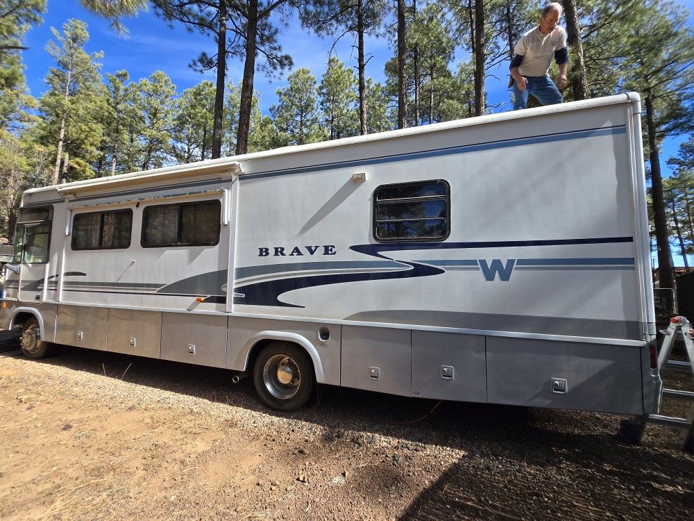 2003 Winnebago Brave Motorhome