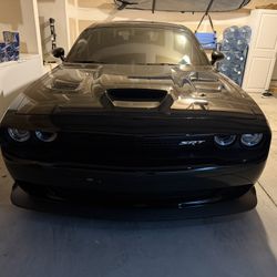  ⸻  🔥 2015 Dodge Challenger SRT Hellcat Widebody – 6-Speed Manual – ONLY 4,500 Miles 🔥