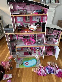 KIdkraft Dollhouse With Furniture, Barbies, And More