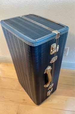 Vintage Navy Blue Storage Trunk or Accent Table,  Working Locks w Keys