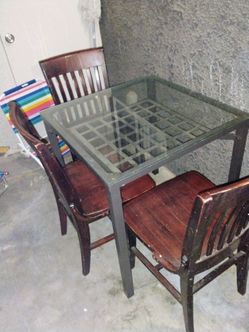Kitchen table & 4 chairs