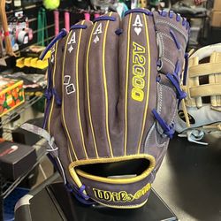 ⚾️ PRISTINE | Wilson Savannah Bananas Christian Dearman A2000 B2 Baseball Pitcher's Glive- The Dugout 