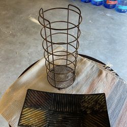 Metal Decor Plate And Toilet Paper Holder 