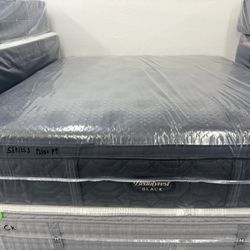 KING SIZE SIMMONS BEAUTYREST BLACK SERIES 3 (PLUSH) PILLOW TOP MATTRESS & BOX SPRINGS BED SET