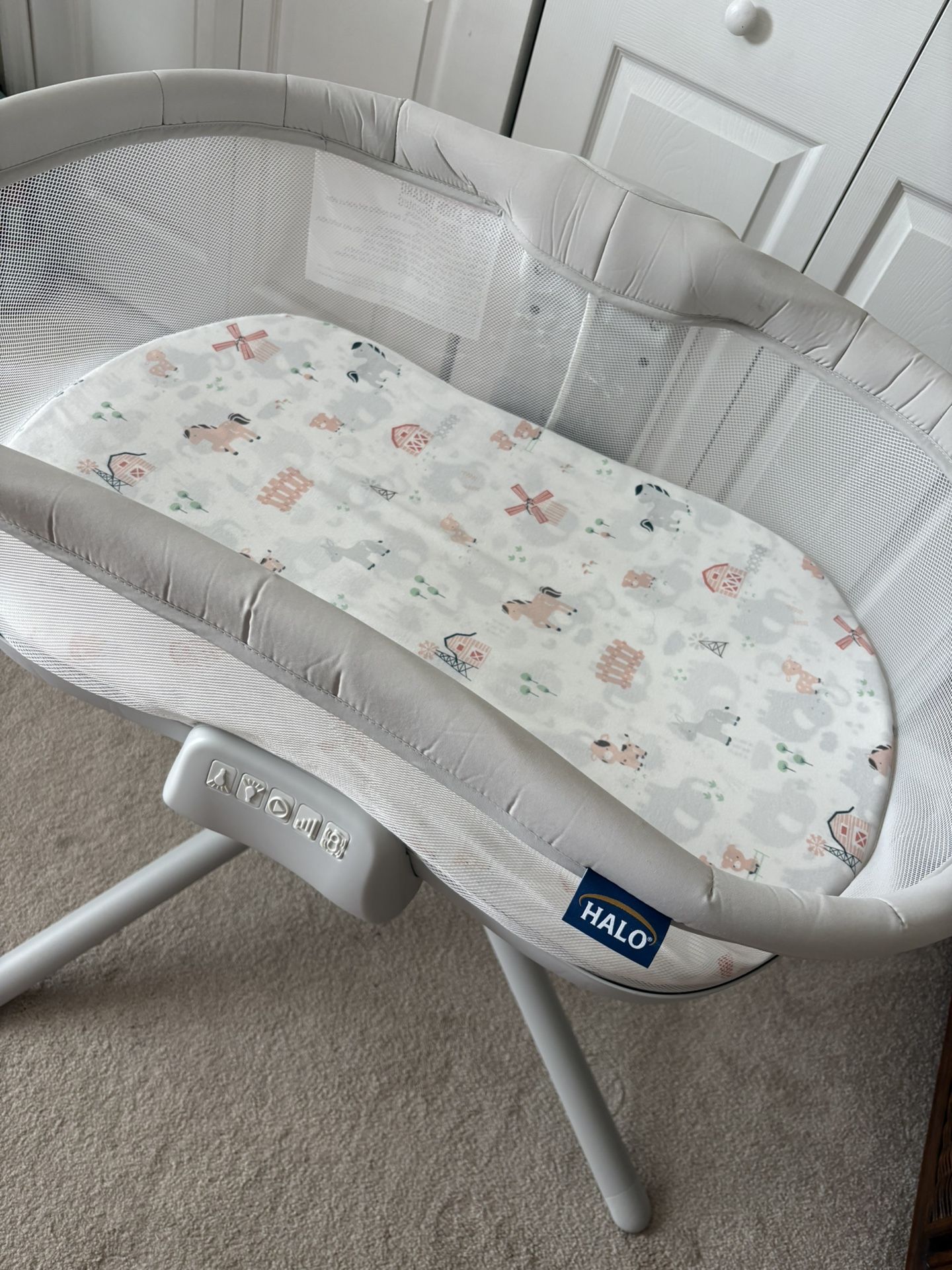 Halo Bassinet Soothing Swivel Sleeper