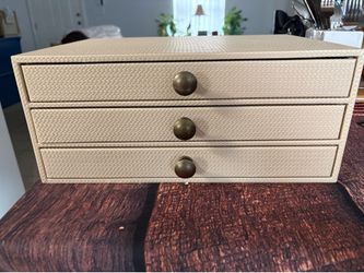 Jewelry Box 3-Felt Lined Drawers pics for measurements (Edinburg)