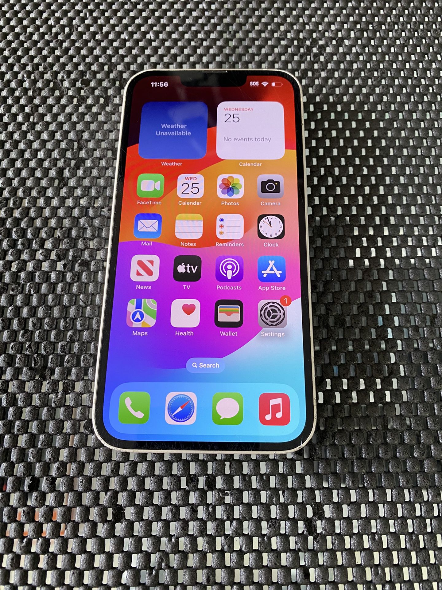 Apple iPhone 13 256GB Unlocked *Scratched