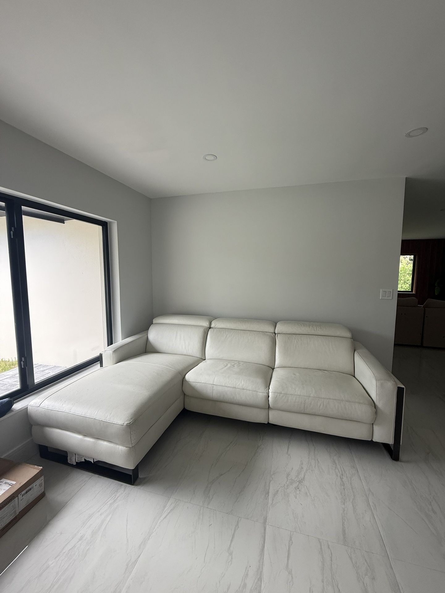 White Leather Couch With Recliners